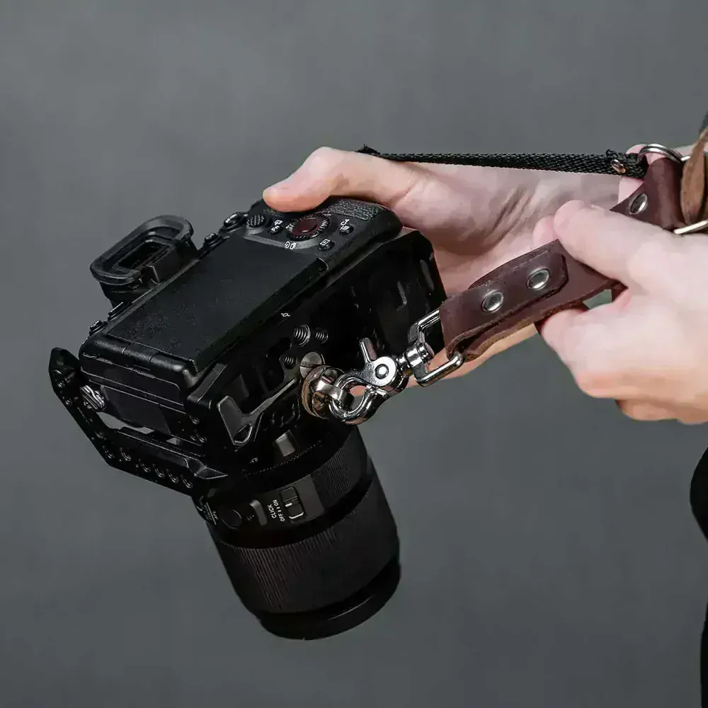 Kožený popruh na dva fotoaparáty N - hnědý